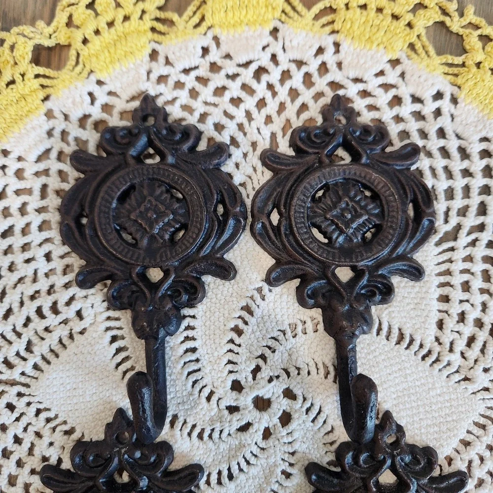 Antique Set Of 4 Cast Iron Wall Hooks Brown Decorative Coat Hat Towel Hanging